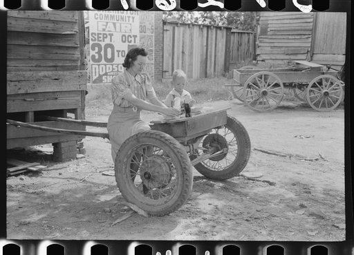 Untitled photo, possibly related to: Brunswick stew dinner in front of the tobacco warehouse on opening day of the auctions. Prepared by Parent Teachers Association of Prospect Hill, to raise money for a new gymnasium for the Prospect Hill Consolidated School in Caswell County, North Carolina