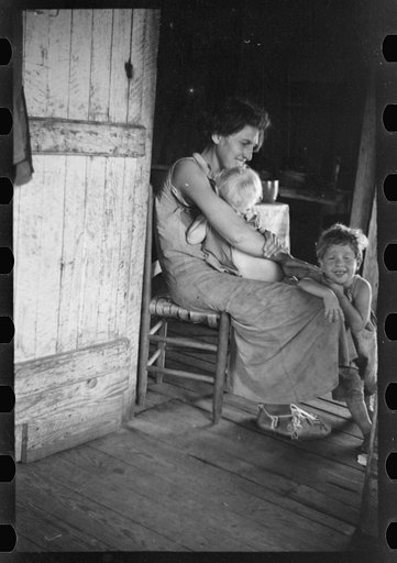 Untitled photo, possibly related to: Lily Rogers Fields and children. Hale County, Alabama