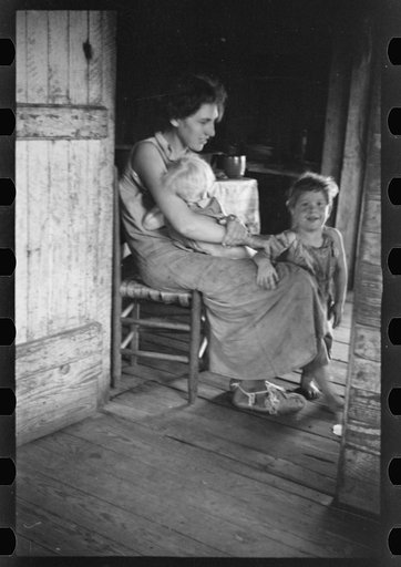 Untitled photo, possibly related to: Lily Rogers Fields and children. Hale County, Alabama