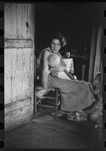 Untitled photo, possibly related to: Lily Rogers Fields and children. Hale County, Alabama