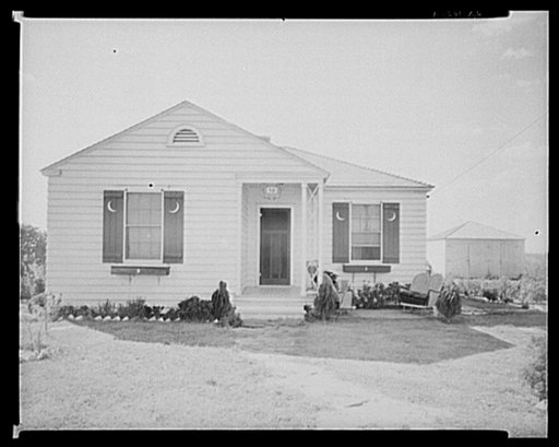 House and garage at Dalworthington Gardens, Texas