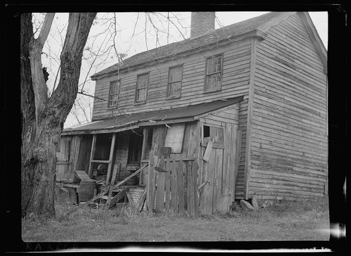 Old farmhouse on Snowden Estate, recently purchased by Resettlement Administration. Maryland