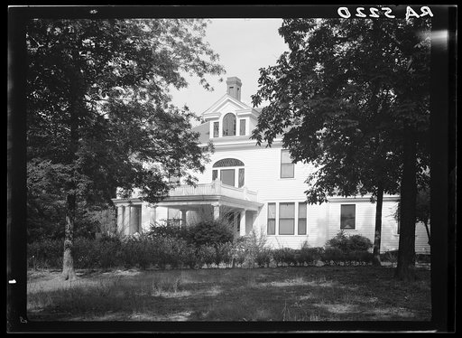 Abandoned colonial mansion. Fuquay Springs. North Carolina