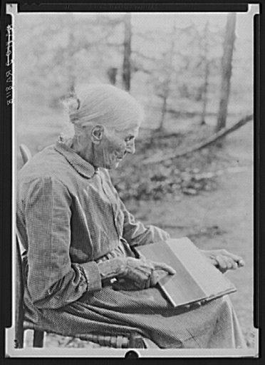 Woman carding. Cumberland Homesteads. Crossville, Tennessee