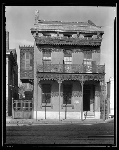 New Orleans architecture. Cast iron grillwork house near Lee Circle on Saint Charles Avenue. Louisiana