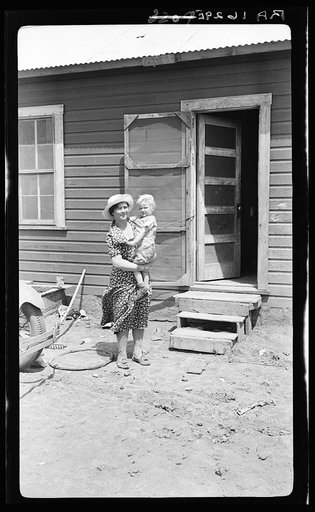 Typical Teutonic farm wife and child of Mills, New Mexico, area. Client for resettlement