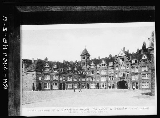 Amsterdam, Netherlands. Workers' houses of the "Het We Westen" Housing Association, on the Azznhof. Architect: H.J.N. Walenkamp