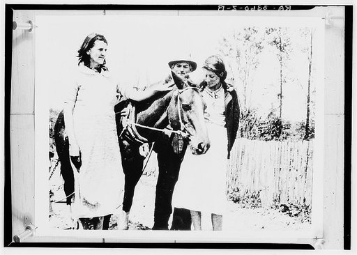 Jena, Louisiana. Paul J. Green and his wife and one of their daughters with the horse which they received from the Rural Settlement Administration after they had worked their small plot by pulling their plow as "human horses" for three years. Another daughter and a son make up the family of five whi