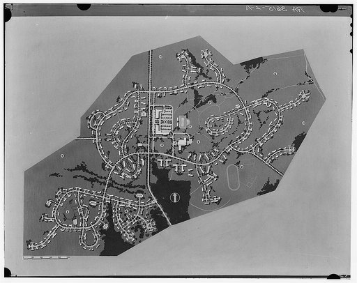 Greenhills, Ohio. A community planned by the Suburban Division of the U.S. Resettlement Administration. Scale model