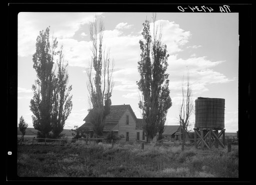 Abandoned farm in the Oregon drought area