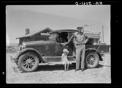 North Dakota farm family moving to Idaho at port of entry near Miles City, Montana