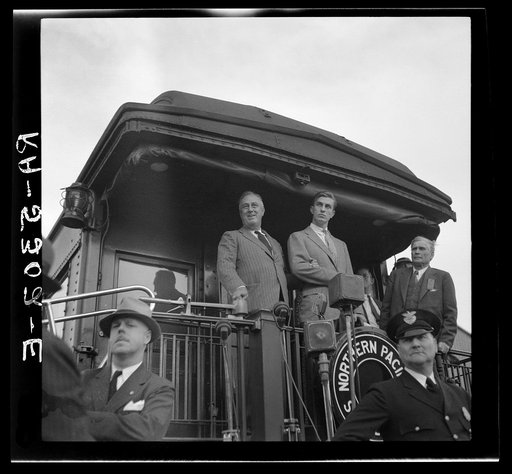 President Roosevelt speaking from train. Bismarck, North Dakota