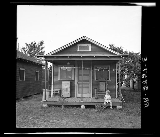 Tourist camp for migrant fruit workers. Winterhaven, Florida