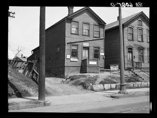 1316 West Walnut Street blight. Milwaukee, Wisconsin
