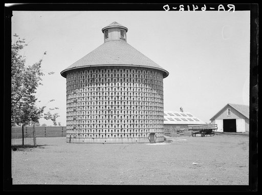 Corn crib of concrete blocks, capacity 7000 bushels, harvest of 140 acres. Central Illinois