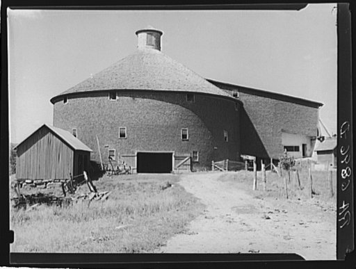 Round barn near Lowell, Vermont