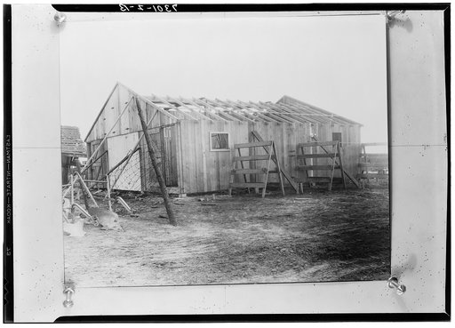Barns, like houses, are pre-cut and prefabricated. La Forge project, Missouri