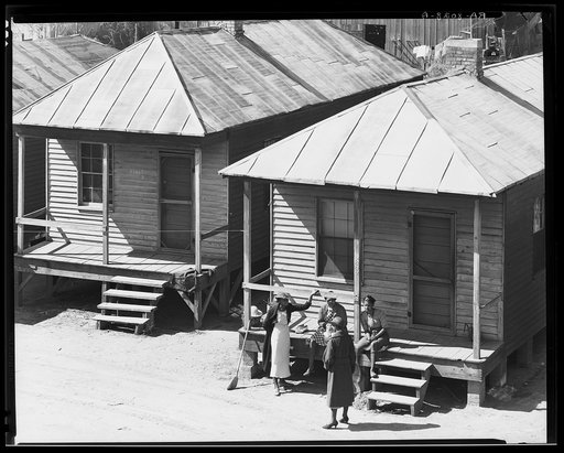 Negro quarter houses and people. Vicksburg, Mississippi