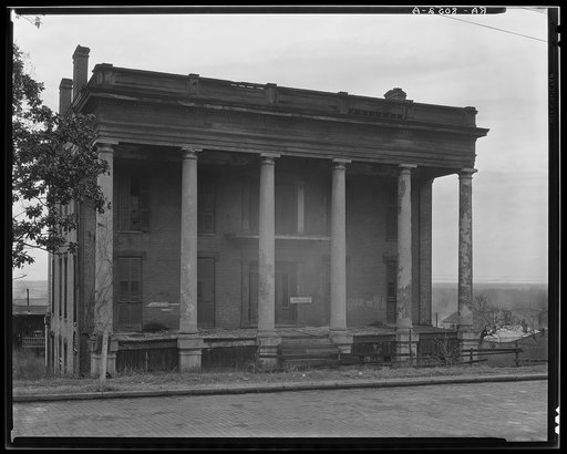 Antebellum plantation house. Vicksburg, Mississippi