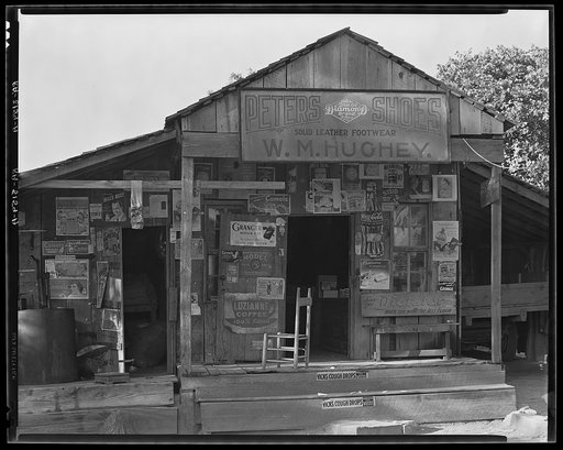 Country store near Moundville, Alabama