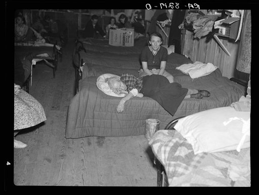 Flood refugees in canning factory used by the Red Cross as a relief station. Mayfield, Kentucky