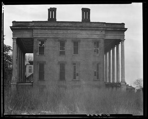 Abandoned plantation house. Vicksburg, Mississippi