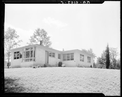 Hightstown, New Jersey. The model house, nearly completed