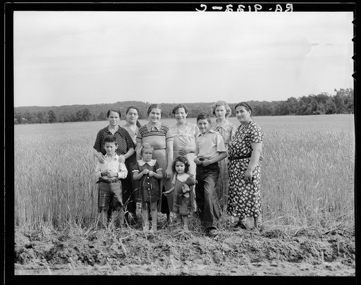 Hightstown, New Jersey. On this project some of the homesteaders will work on the cooperative farm, some in the cooperative factory. This group represents wives and children of the farm group. This is a Jewish community background