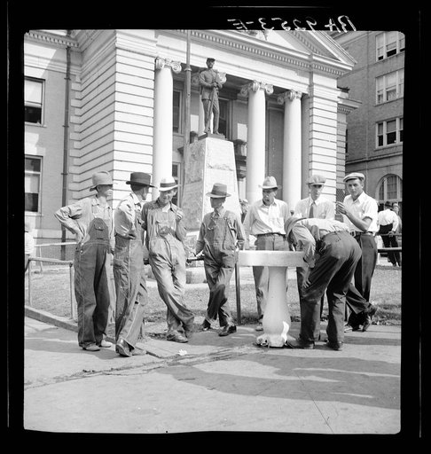 Saturday afternoon in front of the courthouse. Greenville [i.e., Greeneville], Tennessee