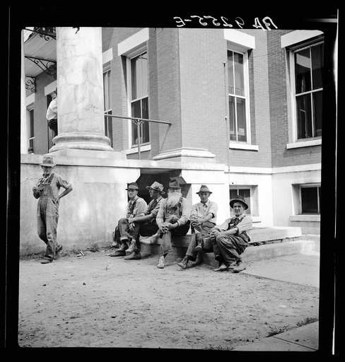 Saturday afternoon in front of the courthouse. Greenville [i.e., Greeneville], Tennessee