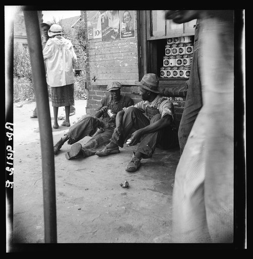 Georgia peach pickers eating. Muscella, Georgia