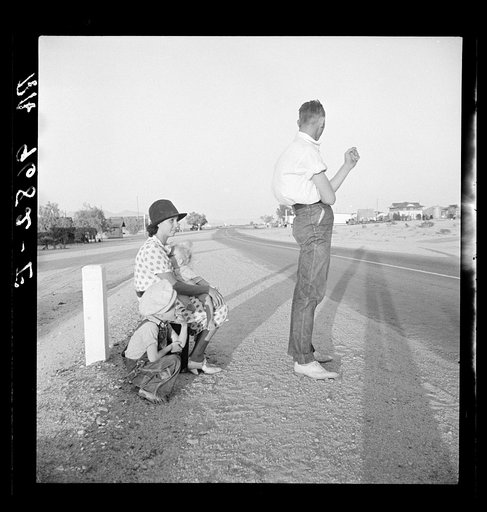 Example of self-resettlement in California. Oklahoma farm family on highway between Blythe and Indio