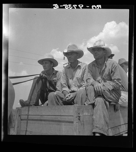 Arkansas sharecroppers going home. Near Blytheville, Arkansas