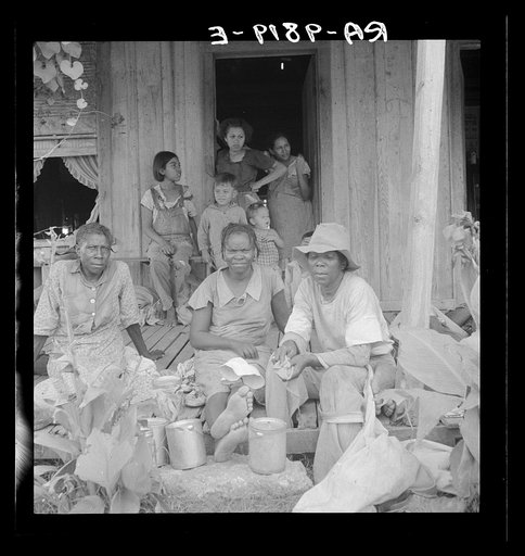 Migrant cotton pickers at lunchtime. Near Radstown, Texas