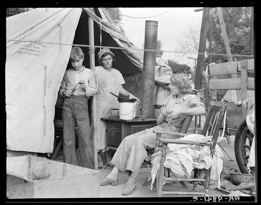Drought refugees from Texas encamped in California near Exeter. Seven in family