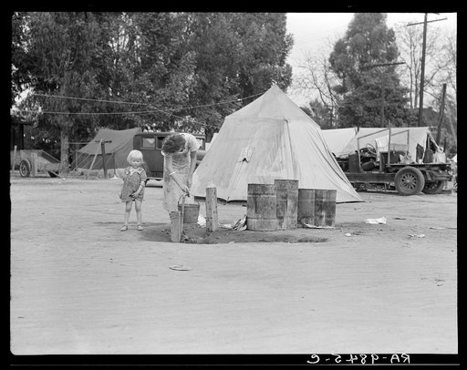 Texas drought refugees in cotton camp near Exeter, California