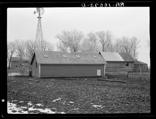 Hog house erected by tenant Al Richards on farm owned by absentee owner. Three hundred twelve acres near Wallingford, Iowa. Buildings on farm were insufficient for hog raising so he built this himself