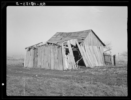 Building on Charles Barnhard Farm near Ringgold, Iowa. This farm is now abandoned