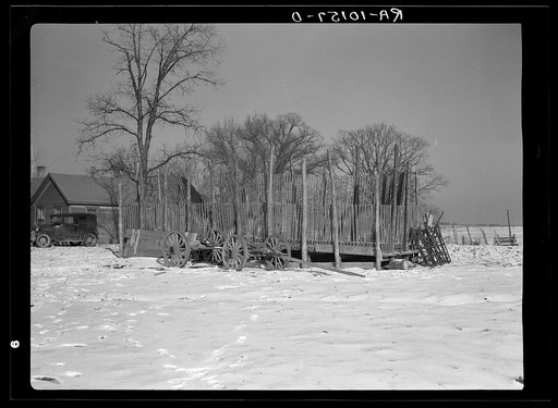 Corncrib on James Simmons farm near Marseilles, Illinois