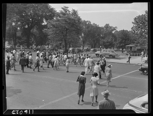 Washington, D.C. Bureau of Engraving and Department of Agriculture employees crossing Independence Avenue, S.W.