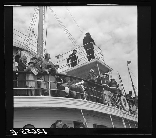 Tourists getting aboard the "Steel Pier" on their return trip to Boston. During the season two boats arrive daily at two and leave about four, bringing and taking hundreds. Provincetown, Massachusetts