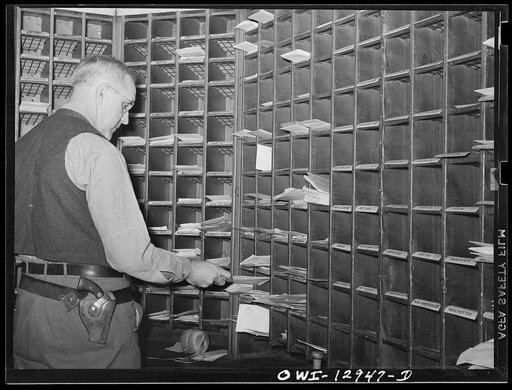 Sorting mail on board a mail car