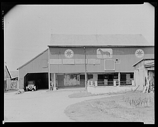 Pennsylvania Dutch barn. Krunsville, Pennsylvania