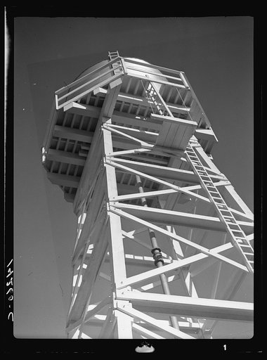 Maricopa County, Arizona. Water tower at the Aqua Fria Farm Security Administration camp for migratory workers.