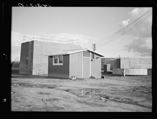 Sanitary plant. Visalia migratory labor camp, California
