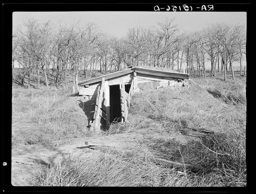 Anthon, Iowa (vicinity). Frank Moody and family lived in this home on submarginal land for two years. The family has now moved