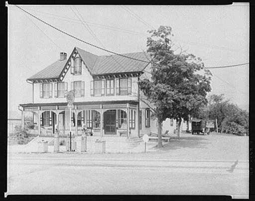 Economics and architecture housing near Fogelsville, Pennsylvania