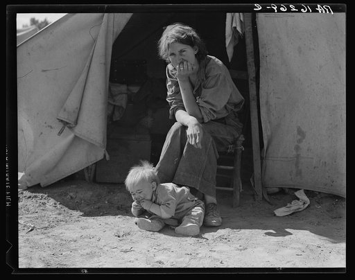 Eighteen year-old mother from Oklahoma, now a California migrant