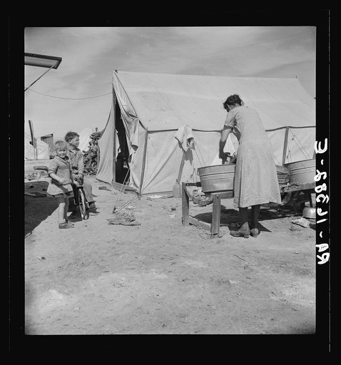 Washing facilities for families in migratory pea pickers' camp. Imperial Valley, California. Mostly Oklahomans and Texans