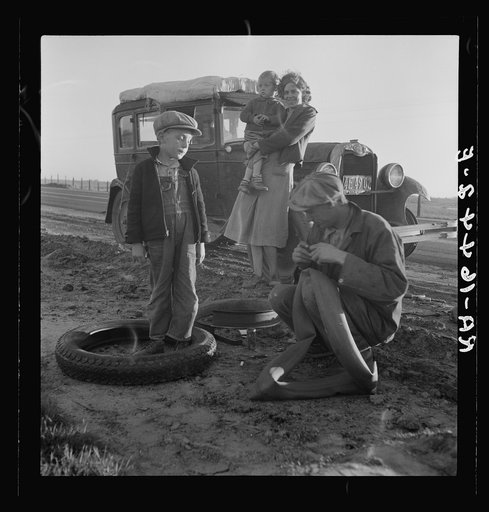 Untitled photo, possibly related to: Migratory agricultrual worker family along California highway. U.S. 99